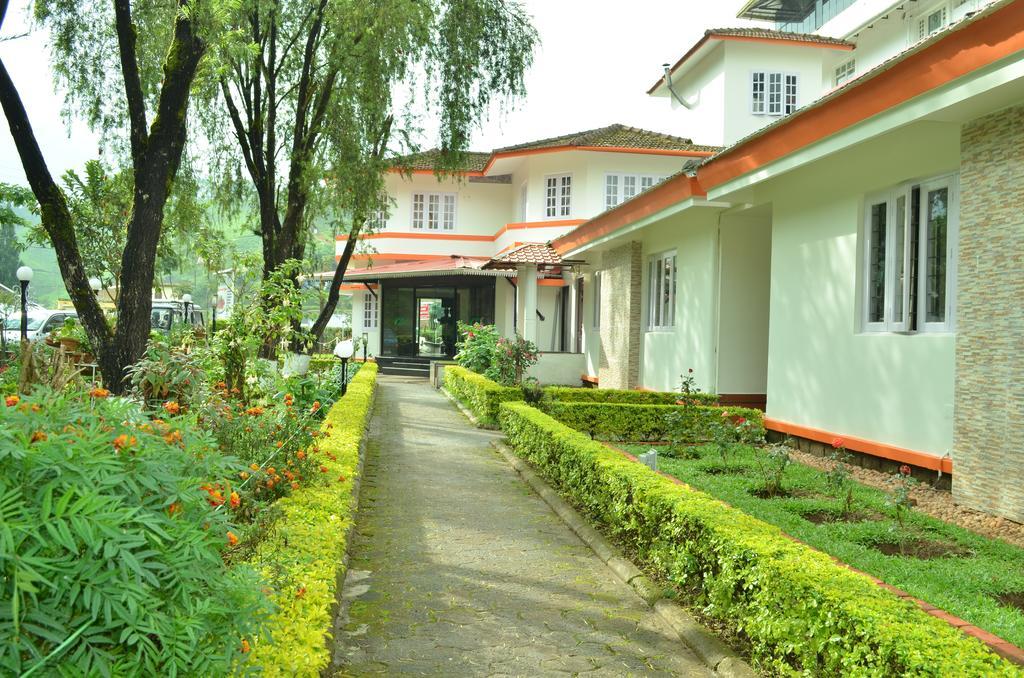 Royal Retreat Hotel Мунар Екстериор снимка