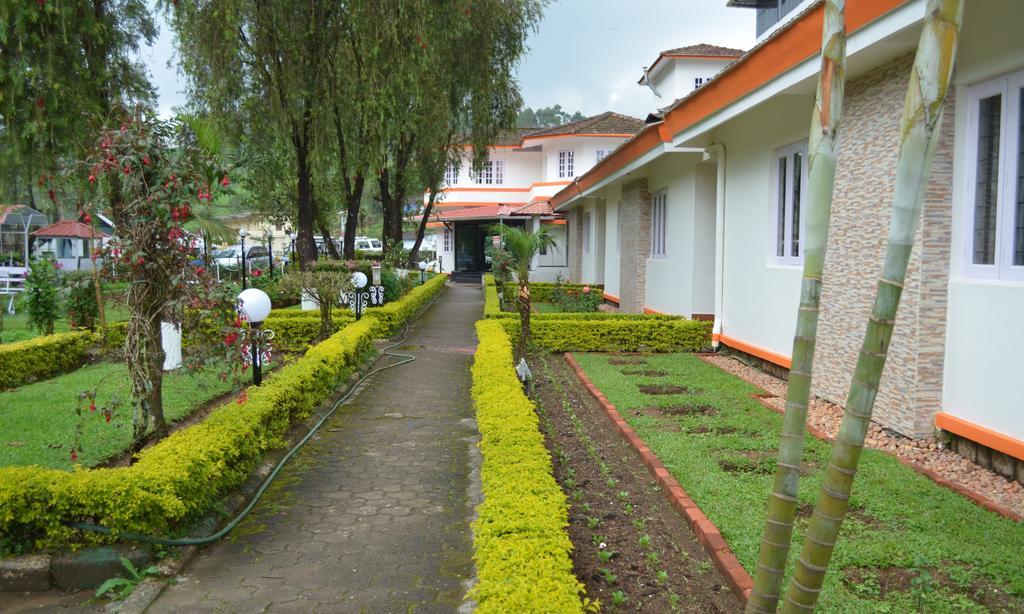 Royal Retreat Hotel Мунар Екстериор снимка