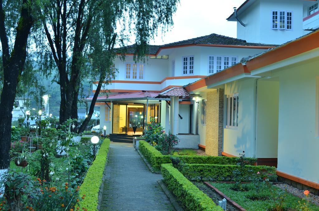 Royal Retreat Hotel Мунар Екстериор снимка