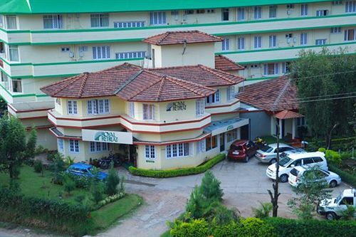 Royal Retreat Hotel Мунар Екстериор снимка